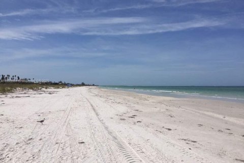 Condo in Saint Petersburg, Florida, 2 bedrooms № 1945829 - photo 24