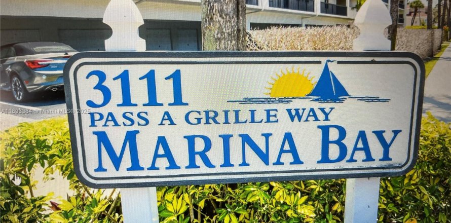 Condo in Saint Petersburg, Florida, 2 bedrooms № 1945829