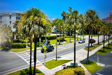 Condo in Saint Petersburg, Florida, 2 bedrooms № 1945829 - photo 21