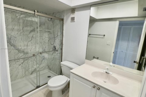 Condo in Saint Petersburg, Florida, 2 bedrooms № 1945829 - photo 7