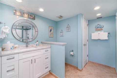 Condo in Fort Myers, Florida, 2 bedrooms № 2082006 - photo 5