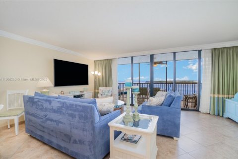 Condo in Fort Myers, Florida, 2 bedrooms № 2082006 - photo 1