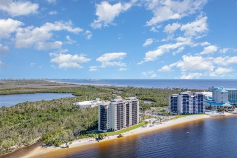 Condo in Fort Myers, Florida, 2 bedrooms № 2082006 - photo 15