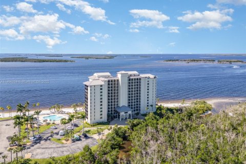 Condo in Fort Myers, Florida, 2 bedrooms № 2082006 - photo 14