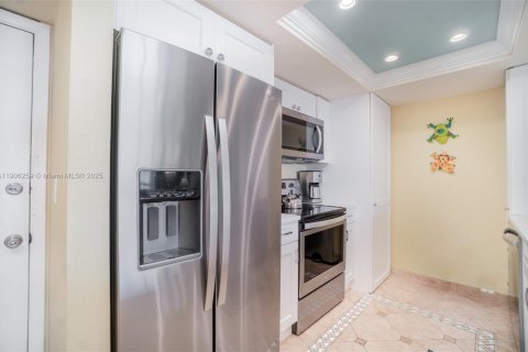 Condo in Fort Myers, Florida, 2 bedrooms № 2082006 - photo 12