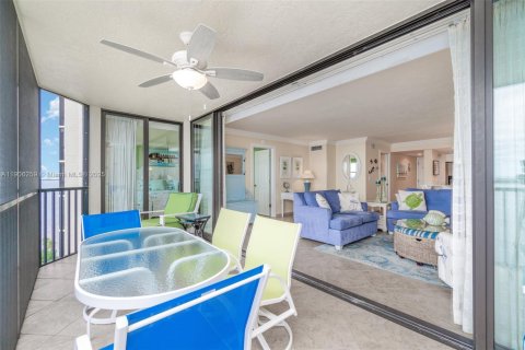 Condo in Fort Myers, Florida, 2 bedrooms № 2082006 - photo 11