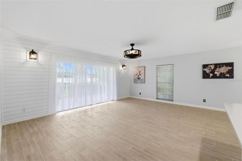 Villa ou maison à vendre à Englewood, Floride: 2 chambres, 140.93 m2 № 2406762 - photo 11