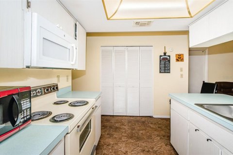 House in Port Richey, Florida 3 bedrooms, 178.74 sq.m. № 1644236 - photo 28