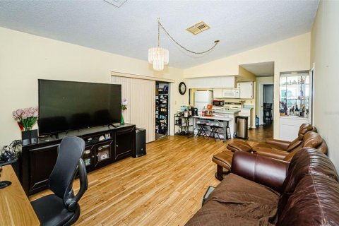 House in Port Richey, Florida 3 bedrooms, 178.74 sq.m. № 1644236 - photo 18