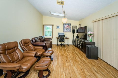 House in Port Richey, Florida 3 bedrooms, 178.74 sq.m. № 1644236 - photo 16