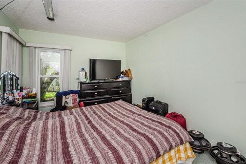 House in Port Richey, Florida 3 bedrooms, 178.74 sq.m. № 1644236 - photo 24