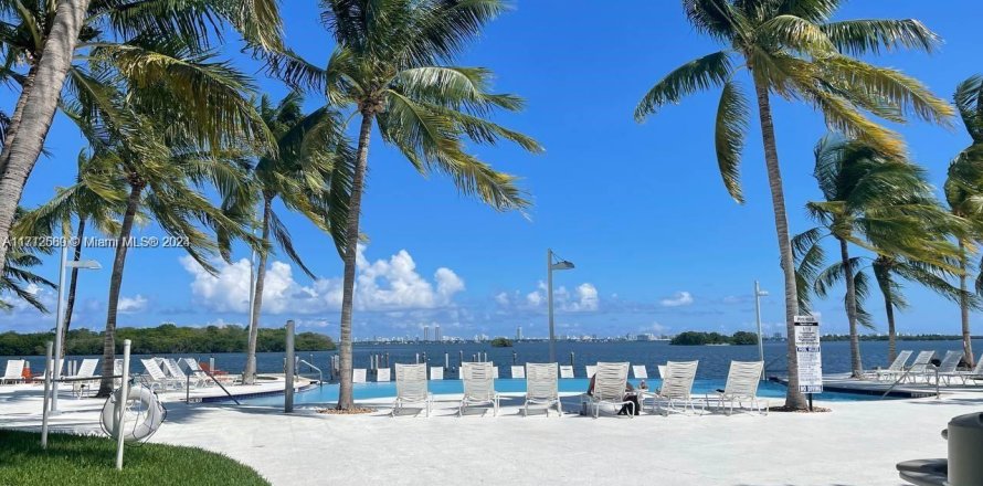 Кондоминиум с 1 спальней в Майами, Флорида № 1957855