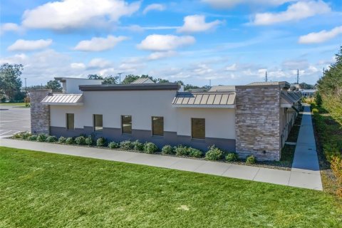 Immobilier commercial à louer à Wildwood, Floride: 242.85 m2 № 1555884 - photo 8