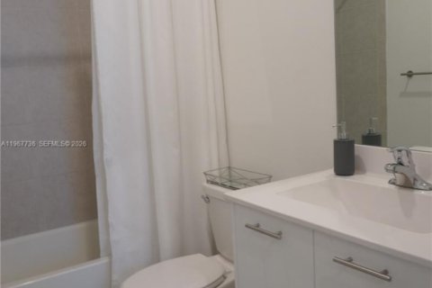 House in Miami, Florida 3 bedrooms, 129.41 sq.m. № 2030967 - photo 18