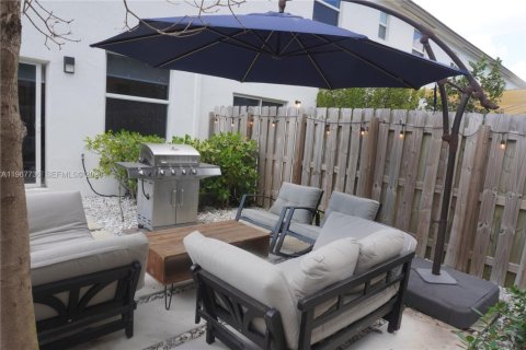 House in Miami, Florida 3 bedrooms, 129.41 sq.m. № 2030967 - photo 24