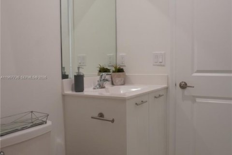 House in Miami, Florida 3 bedrooms, 129.41 sq.m. № 2030967 - photo 17