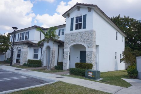 House in Miami, Florida 3 bedrooms, 129.41 sq.m. № 2030967 - photo 2