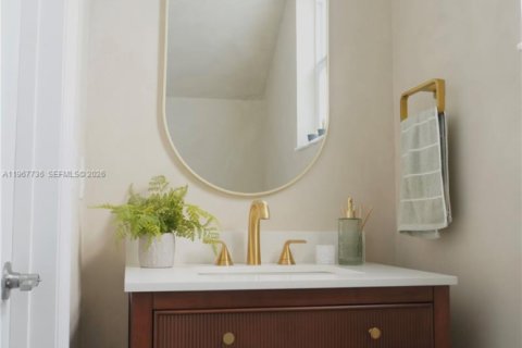 House in Miami, Florida 3 bedrooms, 129.41 sq.m. № 2030967 - photo 11