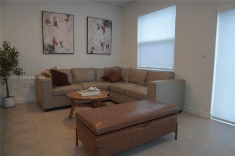 House in Miami, Florida 3 bedrooms, 129.41 sq.m. № 2030967 - photo 9