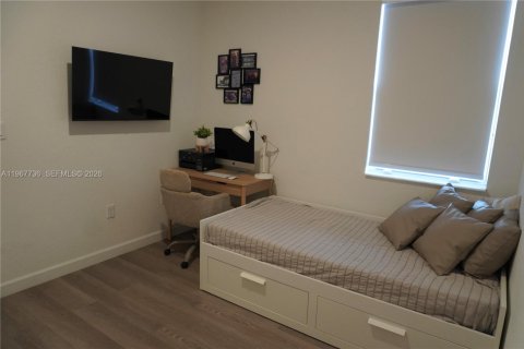 House in Miami, Florida 3 bedrooms, 129.41 sq.m. № 2030967 - photo 16