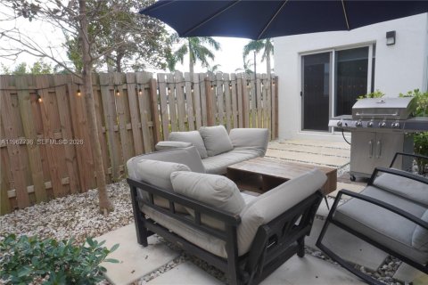 House in Miami, Florida 3 bedrooms, 129.41 sq.m. № 2030967 - photo 23