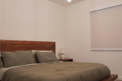 House in Miami, Florida 3 bedrooms, 129.41 sq.m. № 2030967 - photo 19