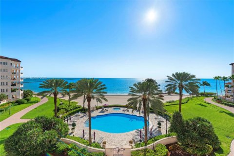 Condominio en alquiler en Miami Beach, Florida, 3 dormitorios, 265.79 m2 № 2012336 - foto 9