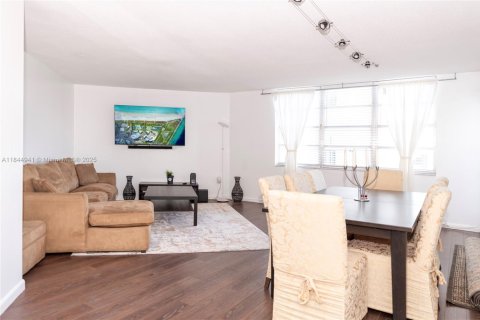 Copropriété à louer à Aventura, Floride: 1 chambre, 81.1 m2 № 1842376 - photo 2