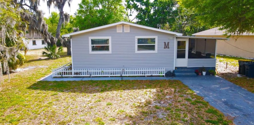 House in Auburndale, Florida 3 bedrooms, 107.02 sq.m. № 1612722