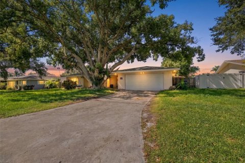 Villa ou maison à Clearwater, Floride 3 chambres, 178.93 m2 № 2416607