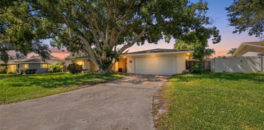 Villa ou maison à Clearwater, Floride 3 chambres, 178.93 m2 № 2416607
