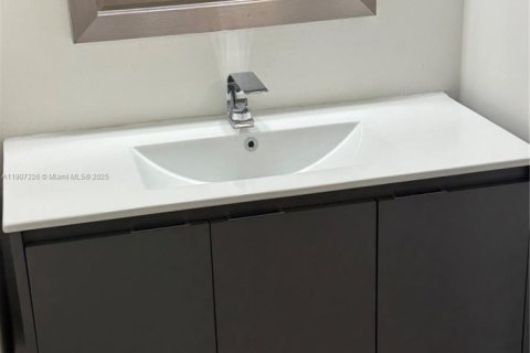 Снять в аренду квартиру в Дания-Бич, Флорида 2 спальни, 98.48м2, № 1963659 - фото 7