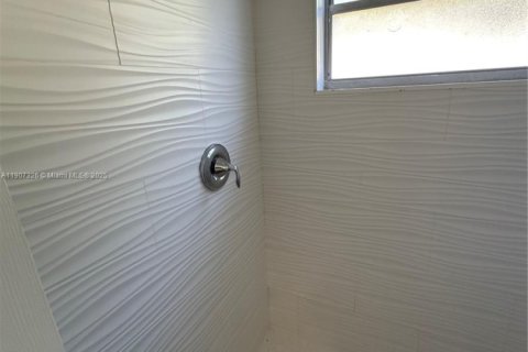 Снять в аренду квартиру в Дания-Бич, Флорида 2 спальни, 98.48м2, № 1963659 - фото 8