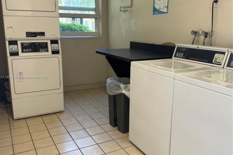 Снять в аренду квартиру в Дания-Бич, Флорида 2 спальни, 98.48м2, № 1963659 - фото 11