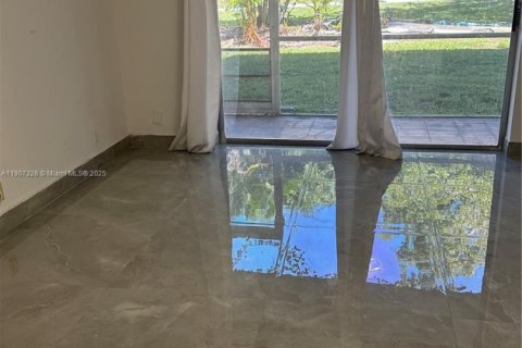 Снять в аренду квартиру в Дания-Бич, Флорида 2 спальни, 98.48м2, № 1963659 - фото 10