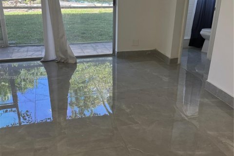 Снять в аренду квартиру в Дания-Бич, Флорида 2 спальни, 98.48м2, № 1963659 - фото 9