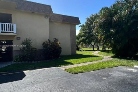 Снять в аренду квартиру в Дания-Бич, Флорида 2 спальни, 98.48м2, № 1963659 - фото 5