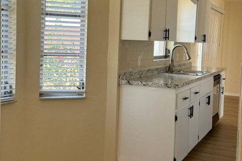 House in Englewood, Florida 2 bedrooms, 95.32 sq.m. № 1881218 - photo 7