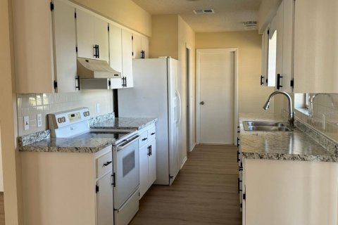 House in Englewood, Florida 2 bedrooms, 95.32 sq.m. № 1881218 - photo 6