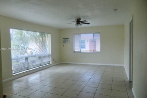 Снять в аренду квартиру в Форт-Лодердейл, Флорида 1 спальня, 74.32м2, № 1947872 - фото 2