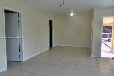 Снять в аренду квартиру в Форт-Лодердейл, Флорида 1 спальня, 74.32м2, № 1947872 - фото 3
