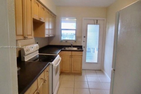 Снять в аренду квартиру в Форт-Лодердейл, Флорида 1 спальня, 74.32м2, № 1947872 - фото 4