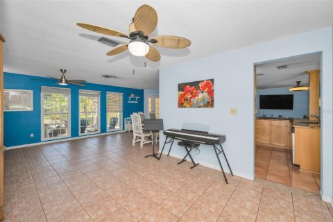 House in Palm Harbor, Florida 3 bedrooms, 183.57 sq.m. № 2102189 - photo 12
