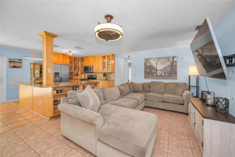 House in Palm Harbor, Florida 3 bedrooms, 183.57 sq.m. № 2102189 - photo 21
