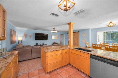House in Palm Harbor, Florida 3 bedrooms, 183.57 sq.m. № 2102189 - photo 16