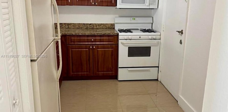 Condo in Hialeah, Florida, 2 bedrooms  № 2044716