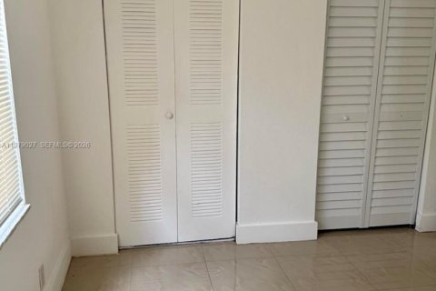 Condo in Hialeah, Florida, 2 bedrooms  № 2044716 - photo 6