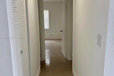 Condo in Hialeah, Florida, 2 bedrooms  № 2044716 - photo 3