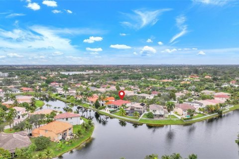 House in Miramar, Florida 5 bedrooms, 305.18 sq.m. № 2004068 - photo 3