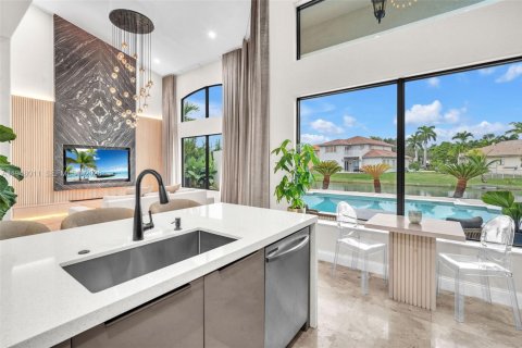 House in Miramar, Florida 5 bedrooms, 305.18 sq.m. № 2004068 - photo 24